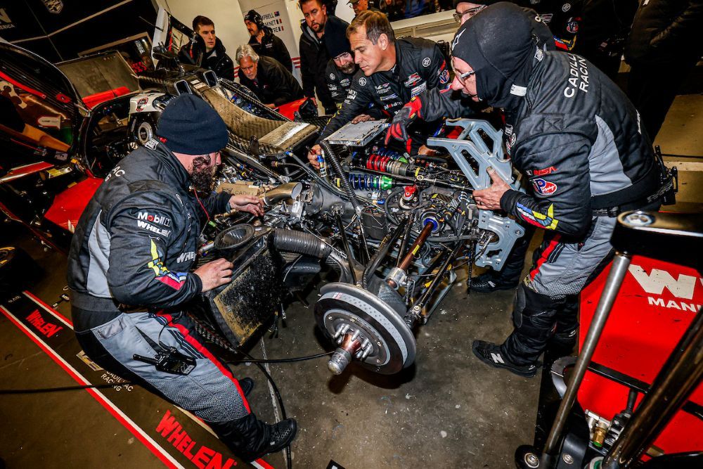Rolex 24, Hour 11: Disaster strikes Whelen Cadillac
