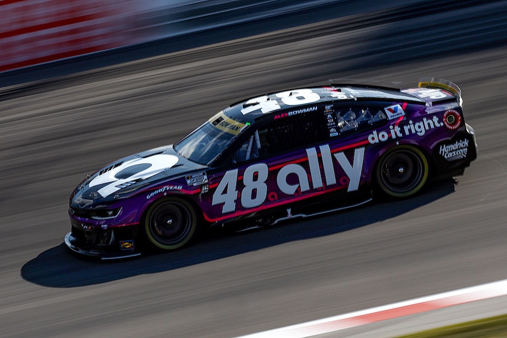 Hendrick changes Bowman's pit crew in effort to rescue playoffs run