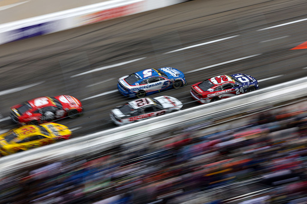 Byron trounces Martinsville must-win and advances to Championship 4