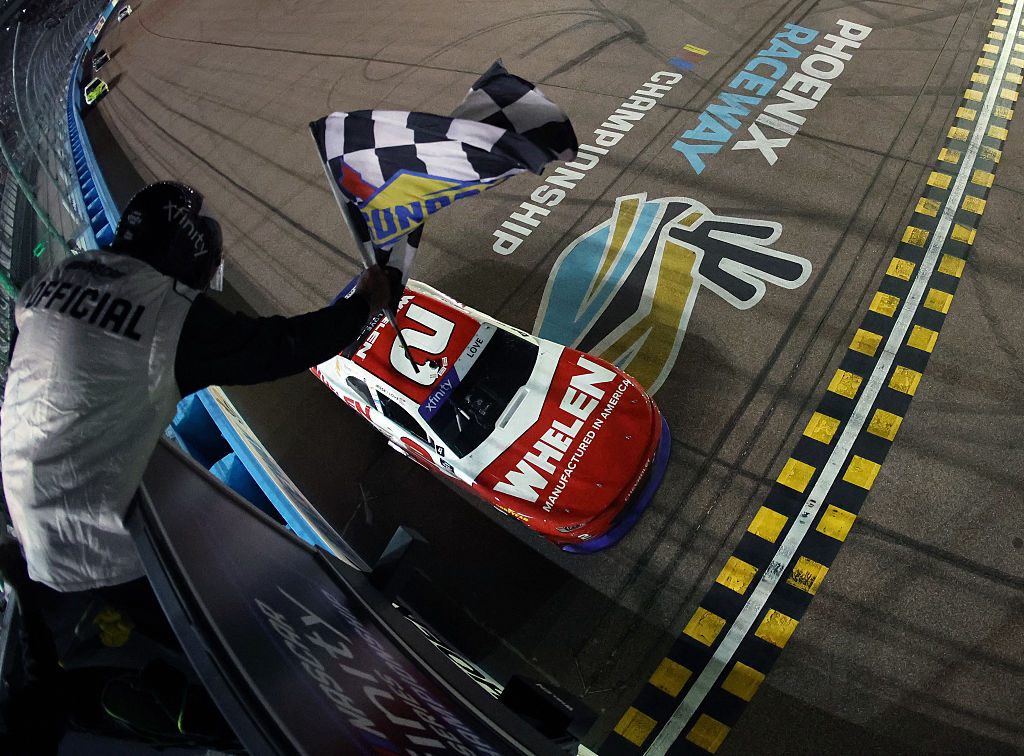 Love outruns Zilisch to take Xfinity crown at Phoenix