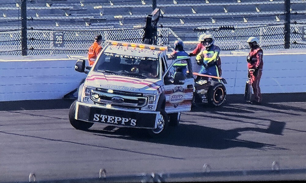 Larson smacks Turn 1 wall in Indy 500 testing